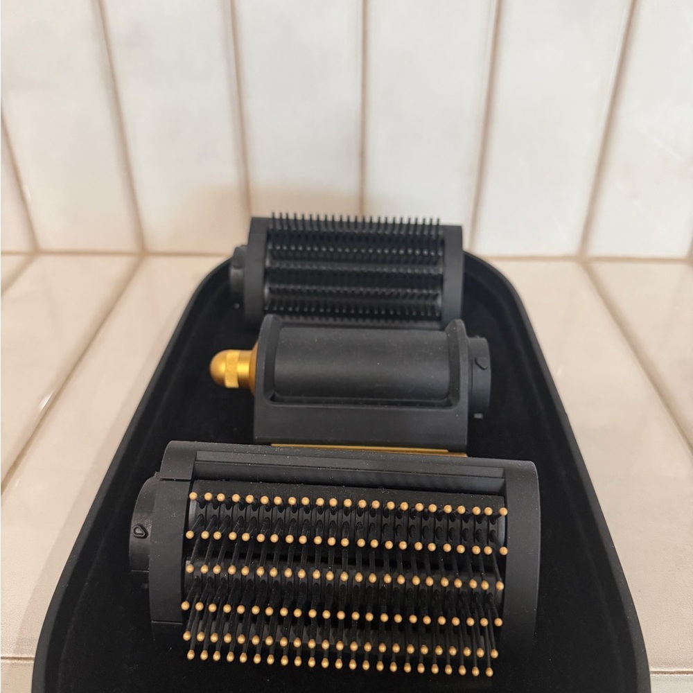 Dyson Airwrap attachments - Picture 2 of 5